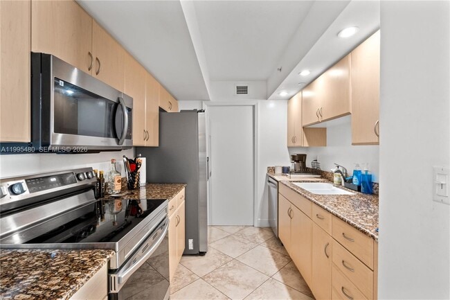 Building Photo - 6917 Collins Ave