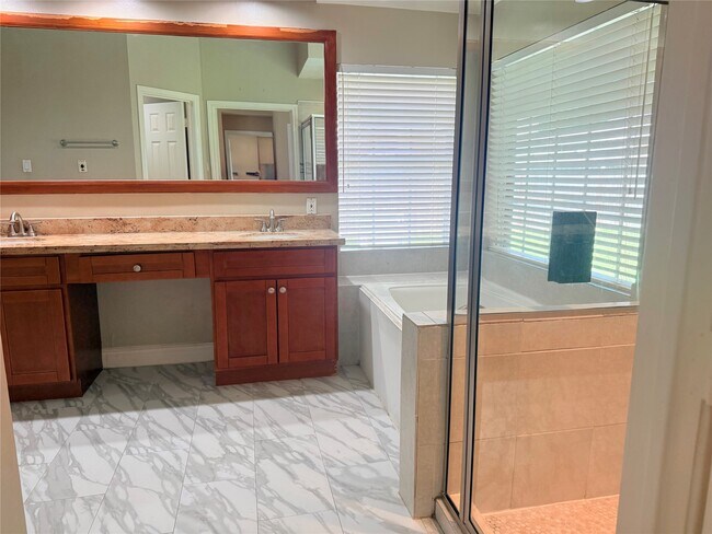 Building Photo - 5010 Rebel Ridge Dr