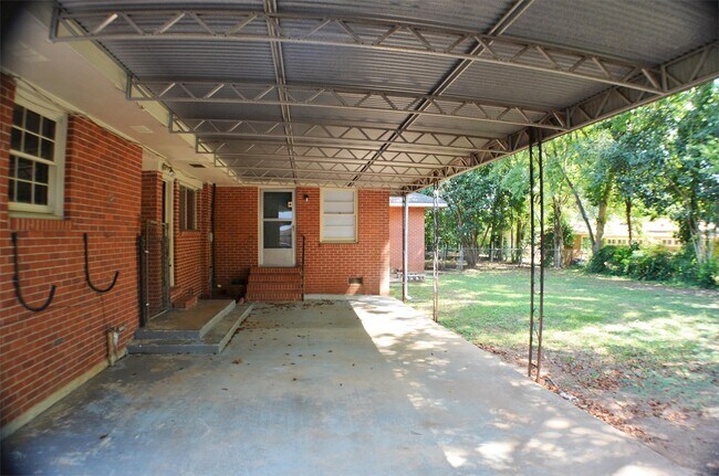 Building Photo - 3720 Pelzer Ave