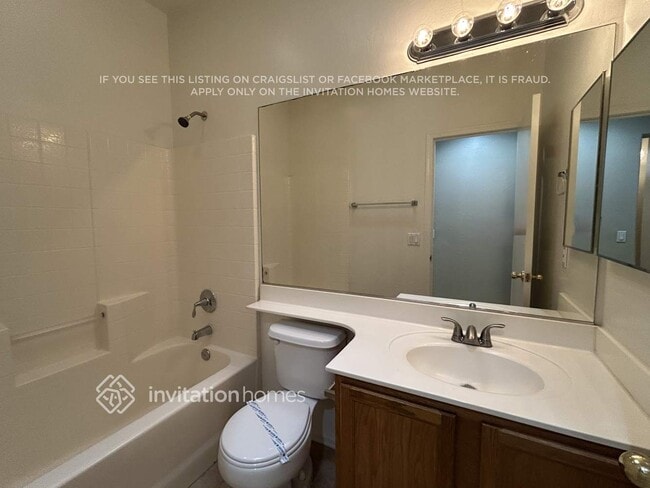 Building Photo - 1902 N 106th Ln