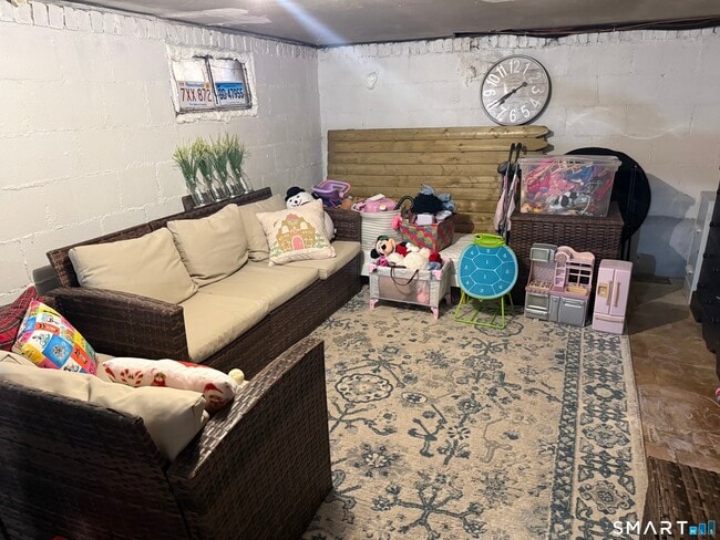 Building Photo - 507 Queen St