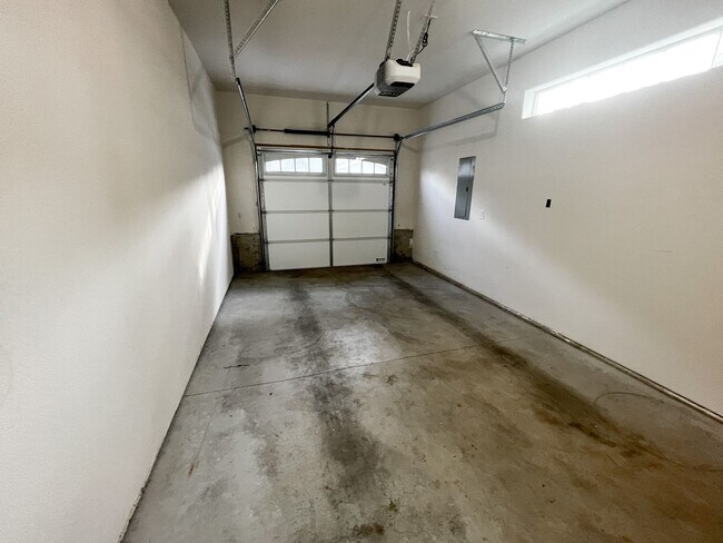 Building Photo - HONEYBEE5727-5729