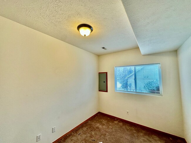 Building Photo - New on the market!