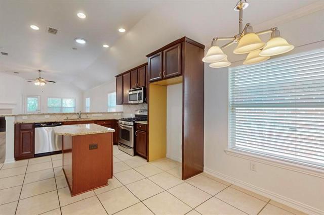 Building Photo - 1720 Bluebird Dr