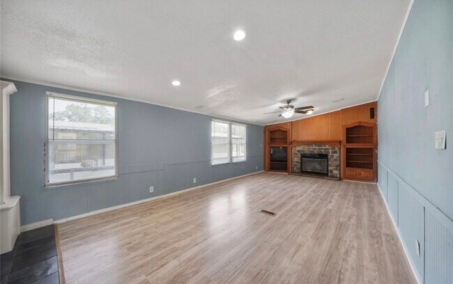 Building Photo - 15750 W Relza Dr