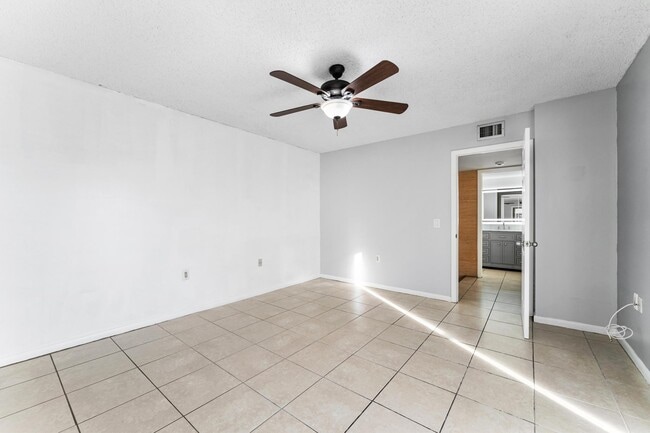 Building Photo - 2410 24th Way