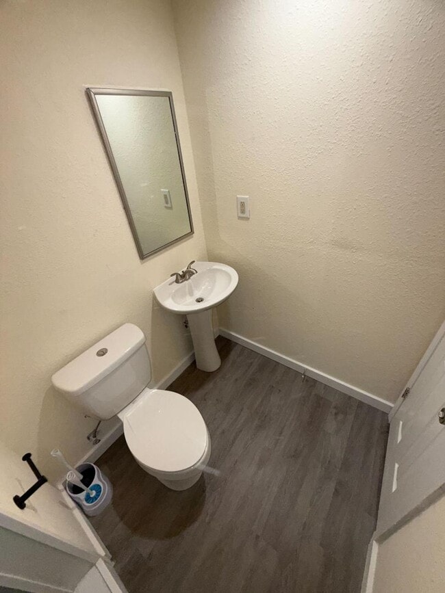 Building Photo - 3944 Clermont Dr