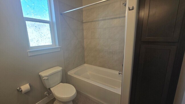 Building Photo - Brand new Mother in Law Suite Available!