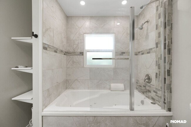 Building Photo - Spacious 5BR House in Glendale