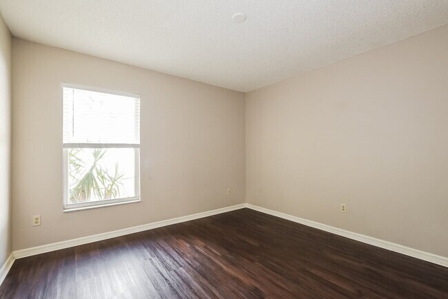 Building Photo - 8819 Reservation Dr