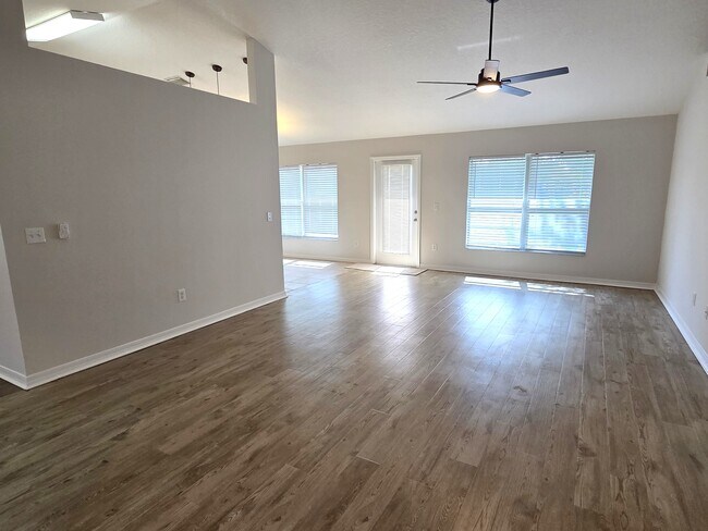 Building Photo - 116 Drake Way