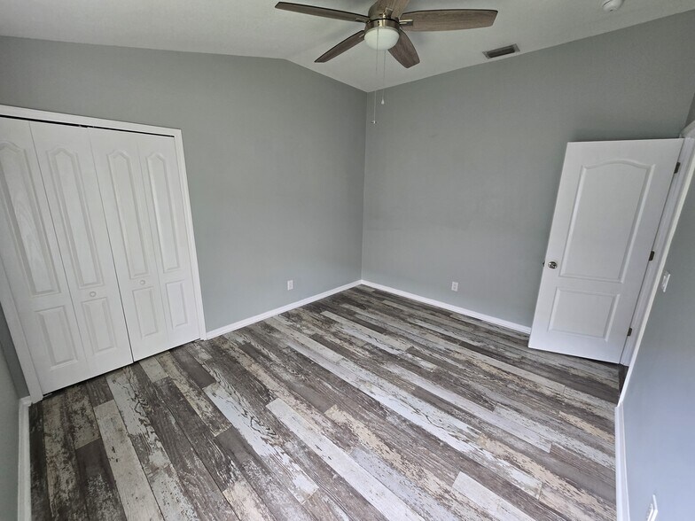 Building Photo - 1124 Lumsden Pointe Blvd