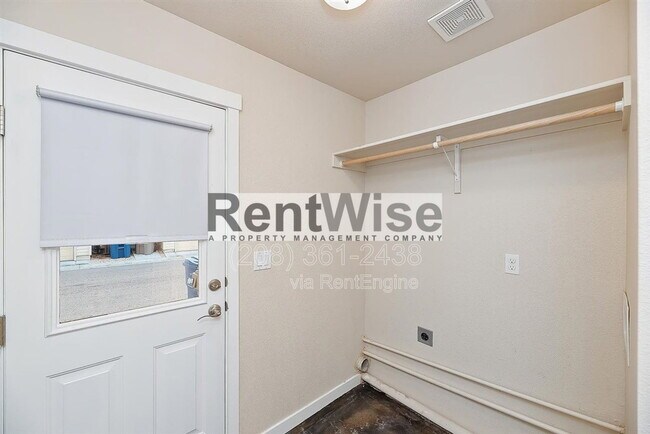 Building Photo - 8732 W Pine Valley Ln