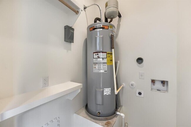 Building Photo - 3204 Overcup Oak Dr