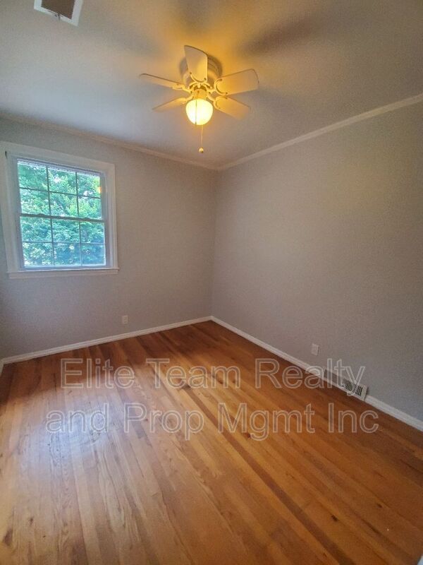 Building Photo - 4918 White Oak Rd