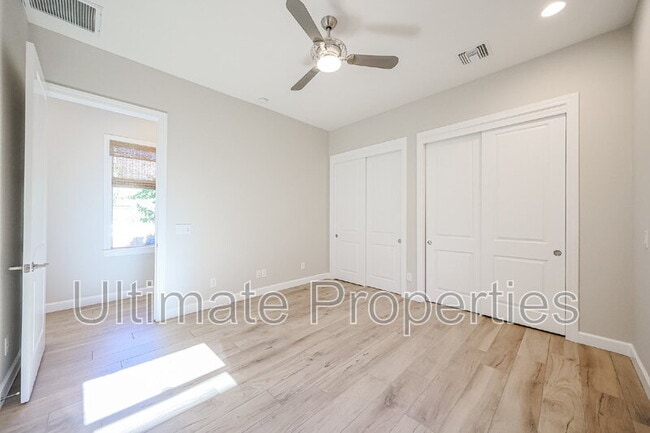 Building Photo - 28995 N 71st Ave