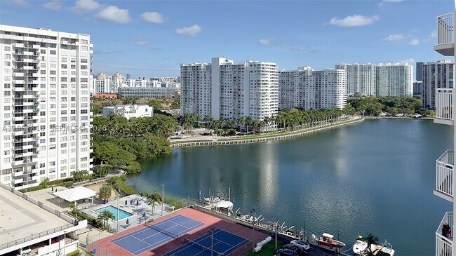 Building Photo - 18051 Biscayne Blvd