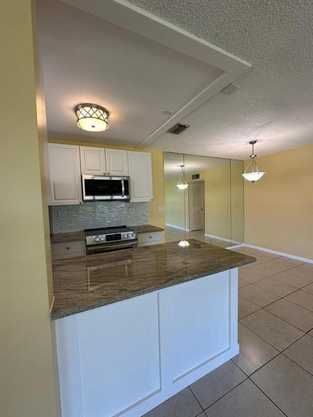 Building Photo - 665 High Point Dr