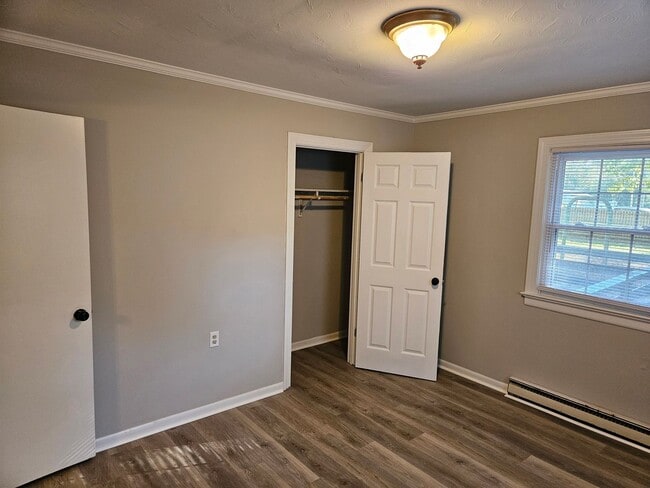 Building Photo - Charming Updated 3 Bedroom Home with Large...