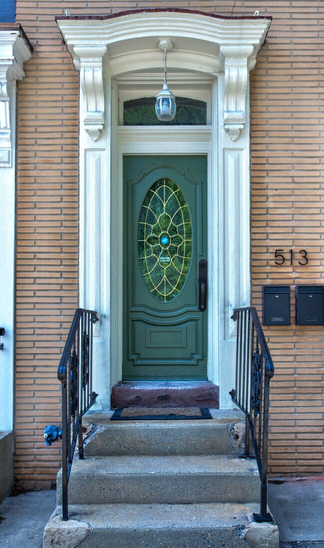 Building Photo - 513 Locust St
