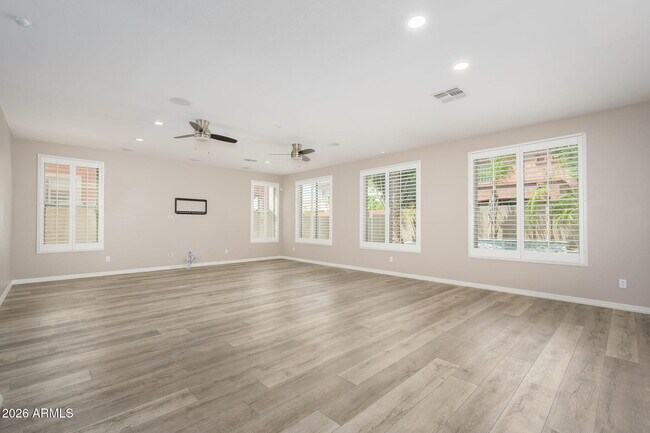 Building Photo - 16060 W Mercer Ln