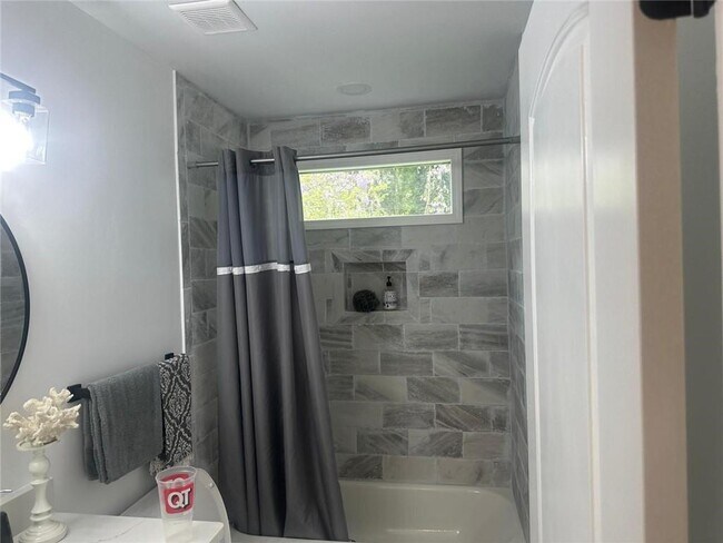 Building Photo - 1841 Bayberry Dr SW
