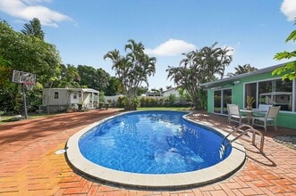 Building Photo - 407 Highwood Cir