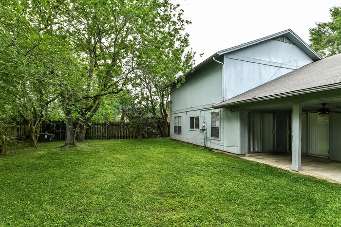 Building Photo - 2111 Mustang Springs Dr
