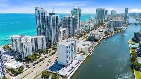 Building Photo - 3000 S Ocean Dr