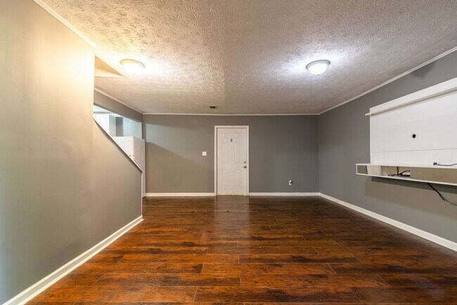 Building Photo - 2502 Rosebud Rd