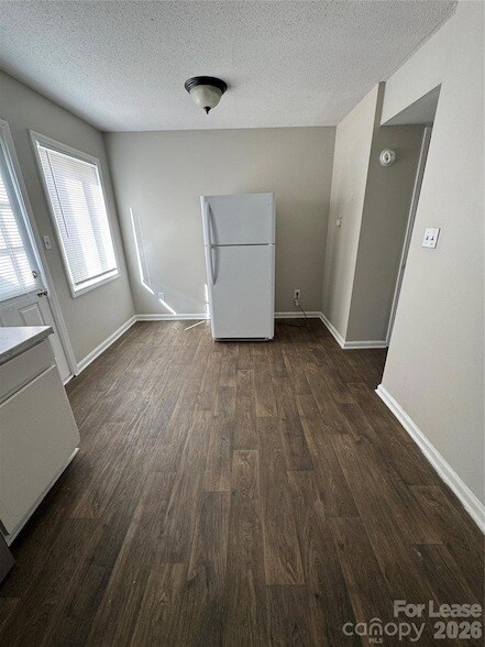 Building Photo - 2022 Harvest Ln