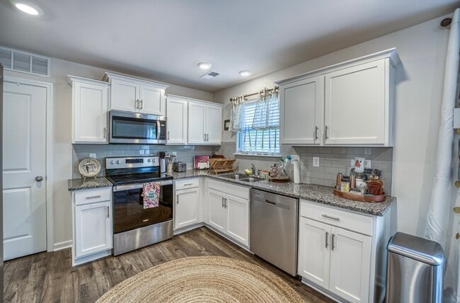 Building Photo - 8 Chambers Garden Dr