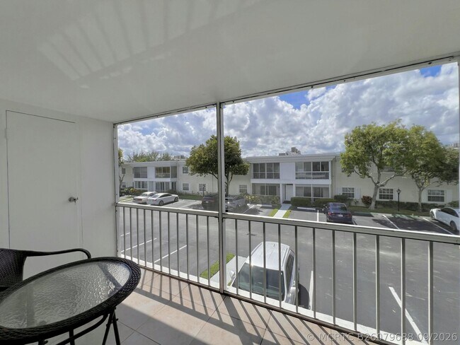 Building Photo - 6421 Bay Club Dr