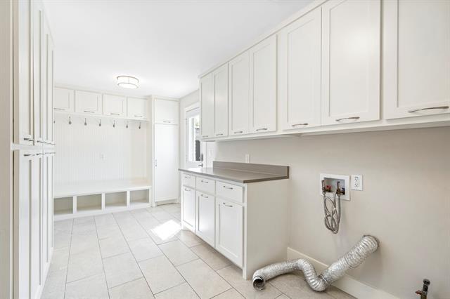 Building Photo - 5948 Melshire Dr