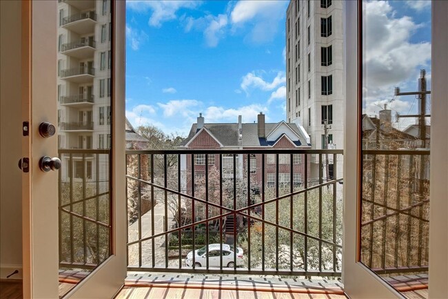 Building Photo - 2318 Welch St