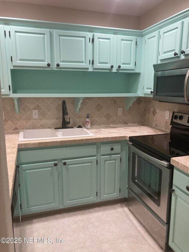 Building Photo - 8596 Sturbridge Cir W