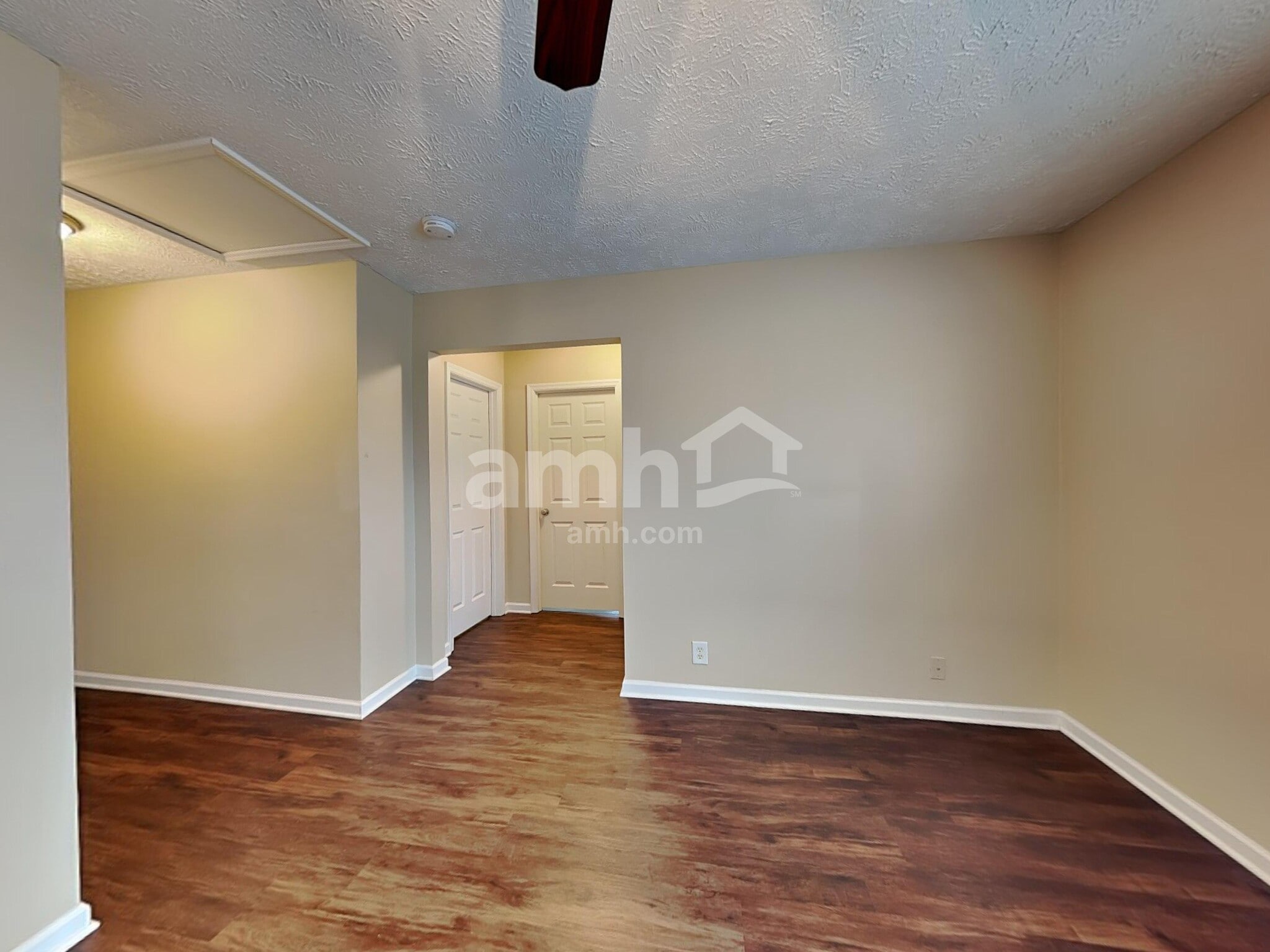 Building Photo - 313 School House Ct