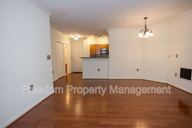 Building Photo - 2204 Westcourt Ln
