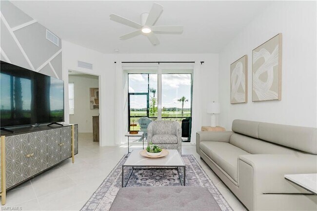 Building Photo - 15285 Green Acre Avenue Unit 418