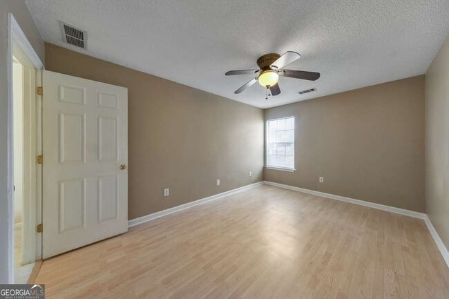 Building Photo - 2025 Baramore Oaks Dr