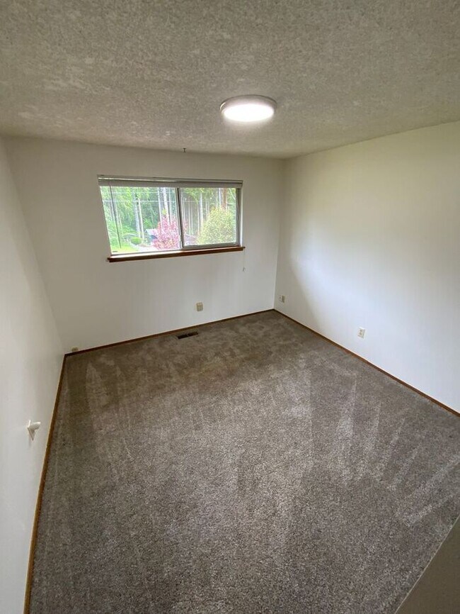 Building Photo - Fox Island home 3bdr 2 bath 2 car gar