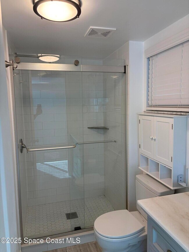 Building Photo - 5000 Ocean Beach Blvd