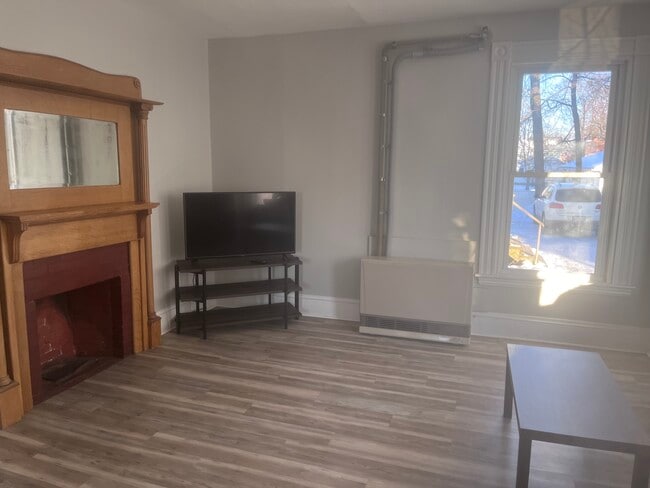 Building Photo - 147 Grove St