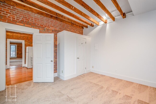 Building Photo - 336 W 1st Ave