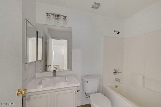 Building Photo - 2431 Lilac Cove St