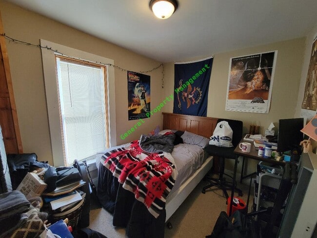 Building Photo - Amazing 3 Bed 1 Bath near UWEC! Available June 1st