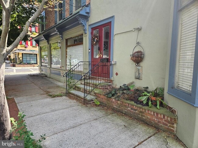 Building Photo - 67 Ferry St