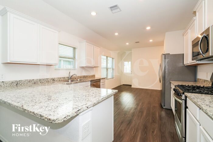 Building Photo - 18455 Summit Ranch Dr