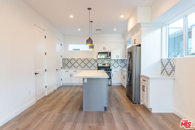 Building Photo - 5323 Ben Ave