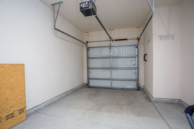 Building Photo - Three Bedroom Townhouse in Carolina Bay